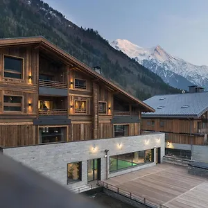 https://le-cristal-de-jade.hotels-rhonealpes.com