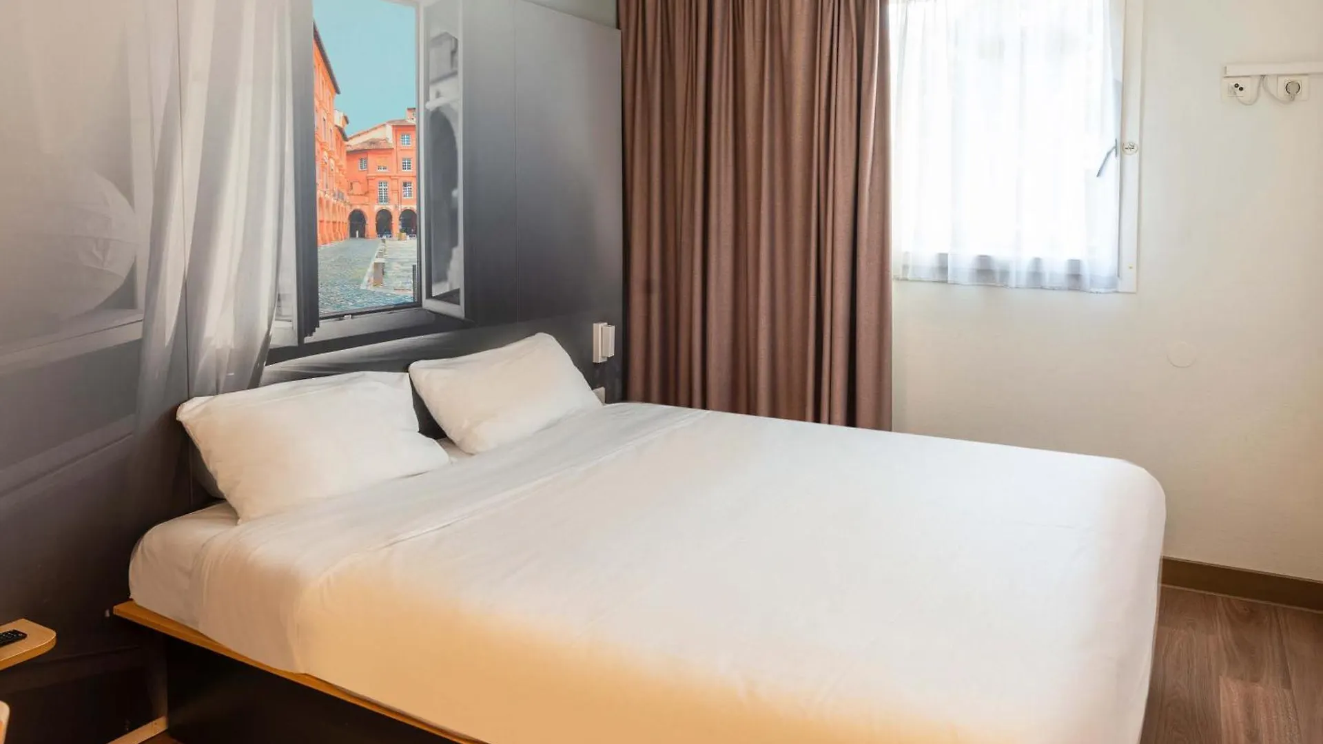 B&B Hotel مونْتوبا